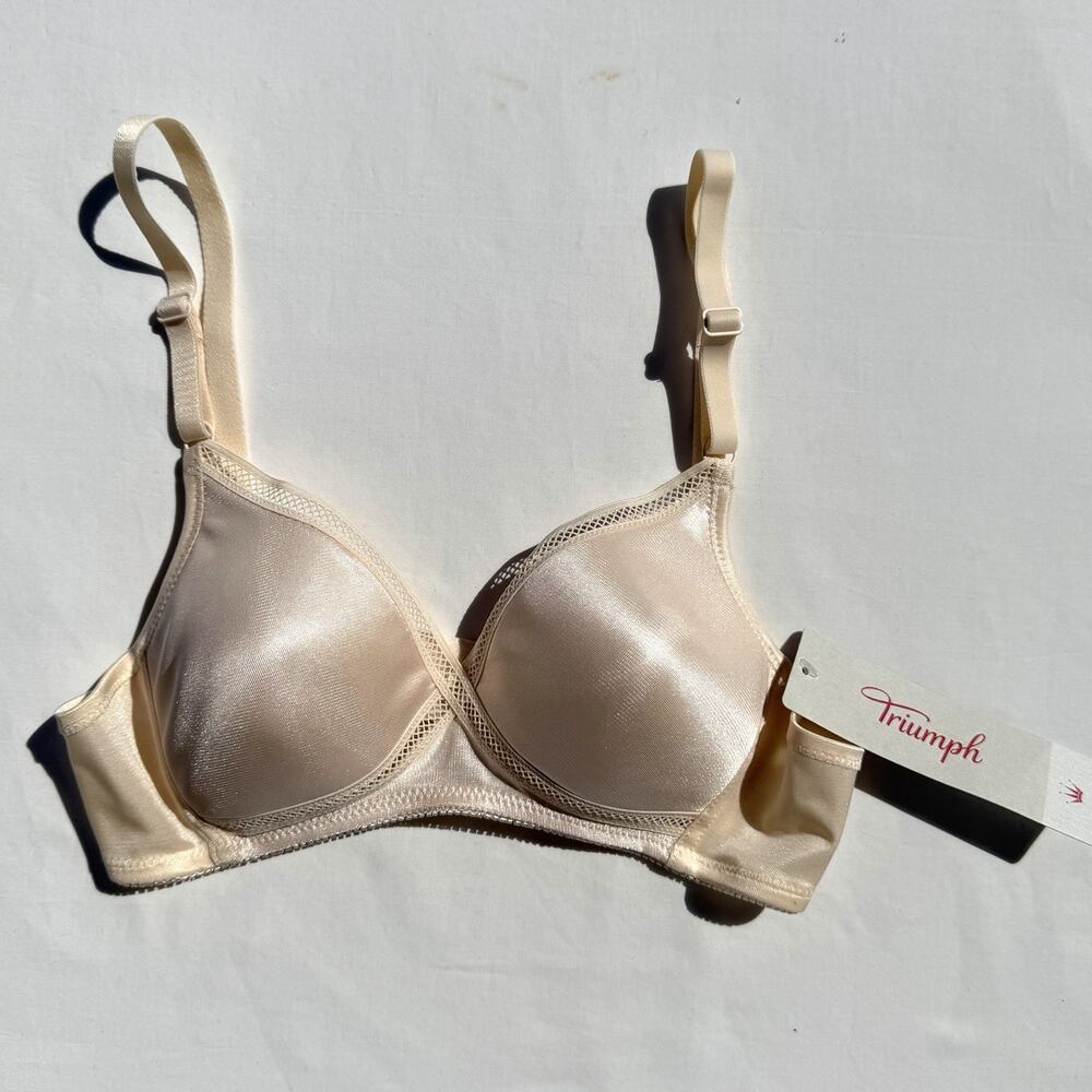 Triumph Petites Molded Soft Cup Bra US 32B Cream Ivory Wireless